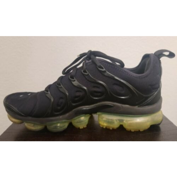*READ* Nike Air Vapormax Plus Black Volt Green Mens Size 7.5 924453-015 Running main image 10